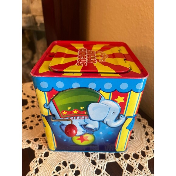 Schylling’s Silly Circus Jack in the Box - Picture 4 of 7